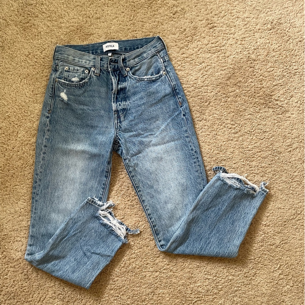 Vintage look. Button fly. Straight leg rigid jeans